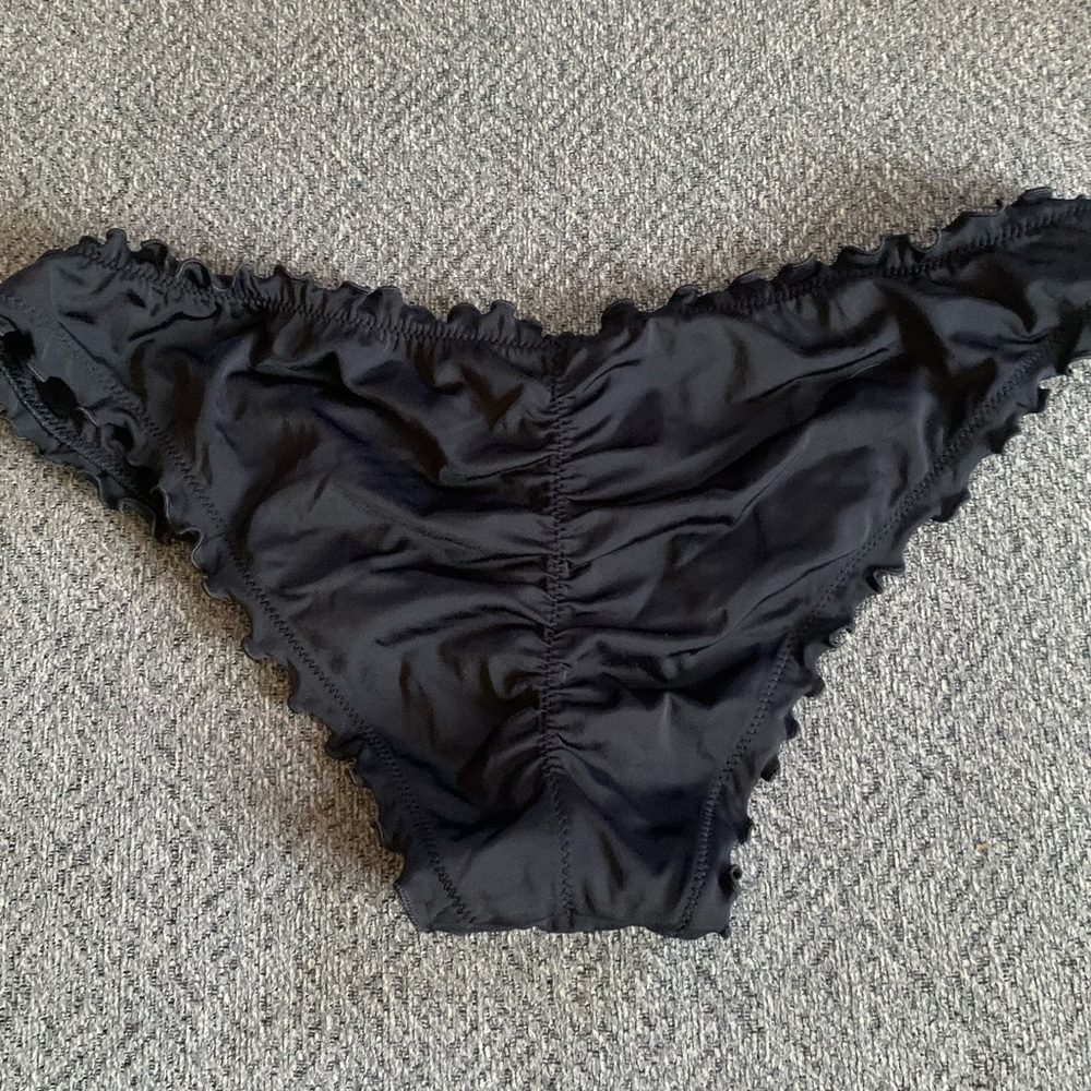 Shade & Shore Black Ruffled Low Rise Bikini Bottom Large - Picture 2 of 12